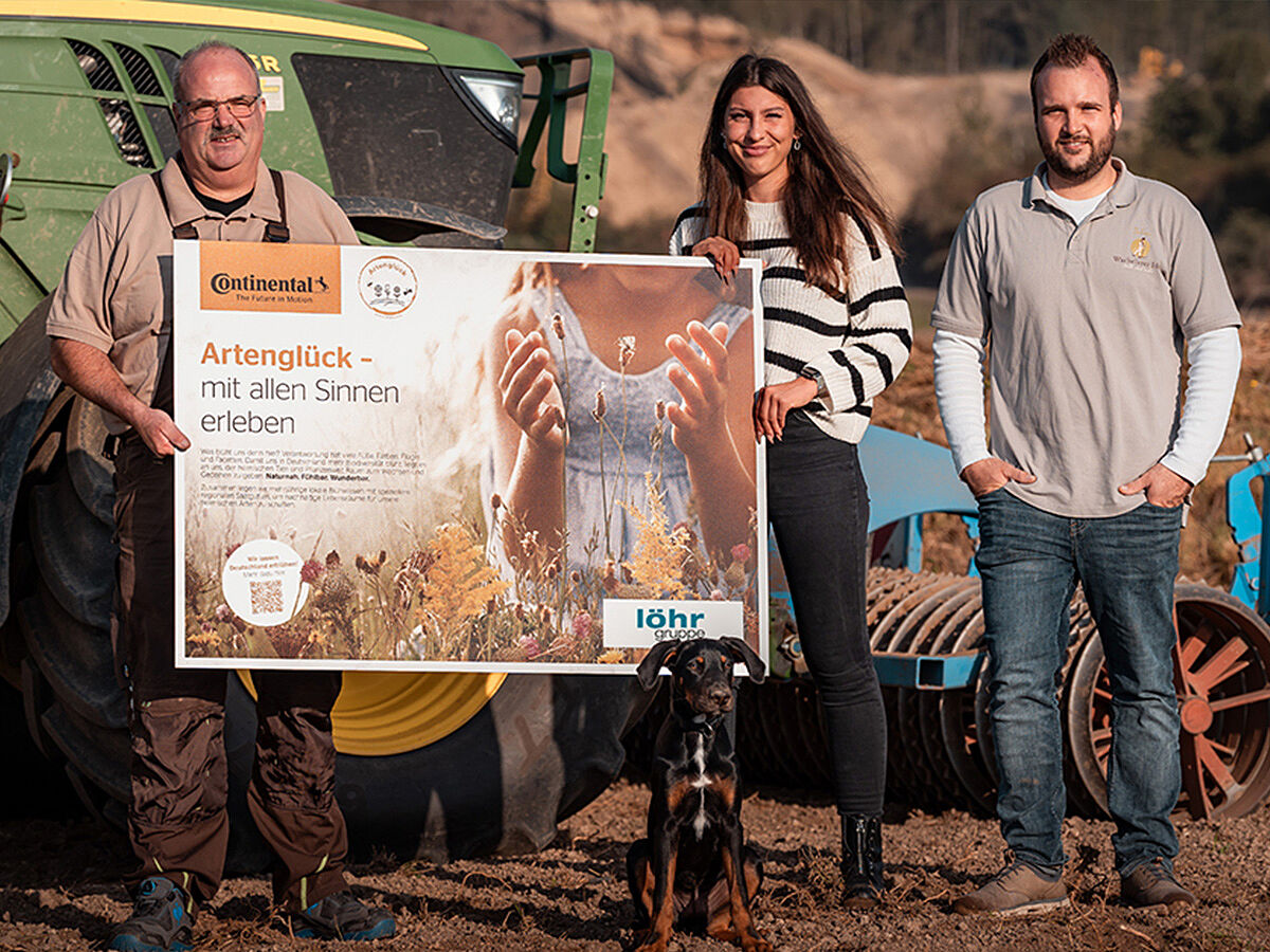 Bild vom Wachelayer Hof und der Blühwiese