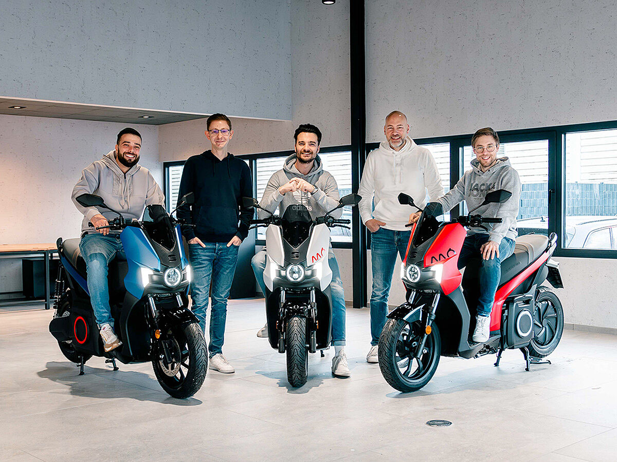 SEAT Neuwied Team vor drei SEAT MÓ Rollern