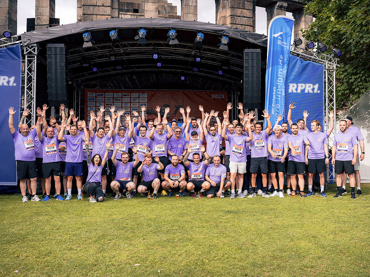 Firmenlauf B2Run 2025 Gruppenfoto
