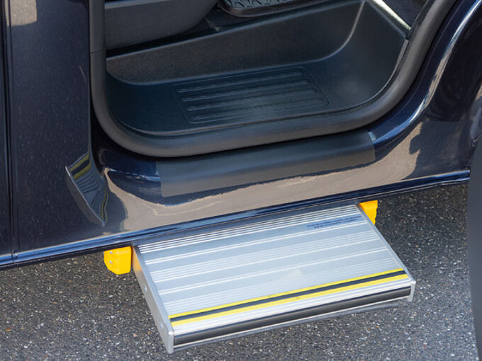 VW Transporter T6.1 mit zusätzlicher Trittstufe