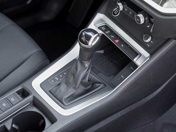Audi Q3 45 TFSIe S tronic /Navi/LED/RFK/ACC/DAB 