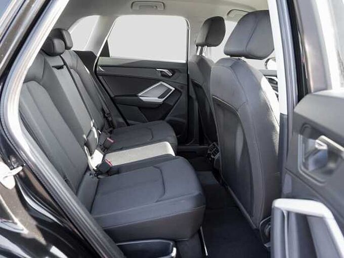 Audi Q3 45 TFSIe S tronic /Navi/LED/RFK/ACC/DAB 