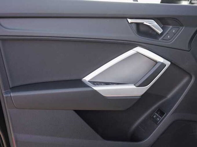 Audi Q3 45 TFSIe S tronic /Navi/LED/RFK/ACC/DAB 