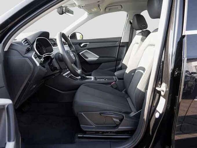 Audi Q3 45 TFSIe S tronic /Navi/LED/RFK/ACC/DAB 
