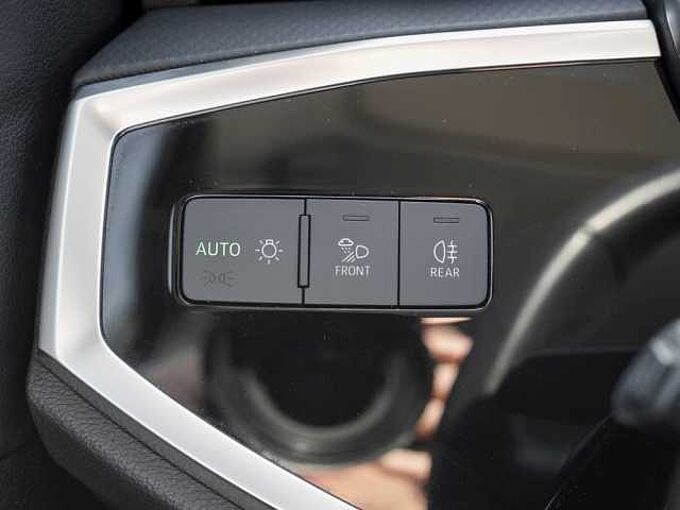 Audi Q3 45 TFSIe S tronic /Navi/LED/RFK/ACC/DAB 