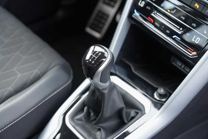Volkswagen T-Roc 1.0 TSI GOAL / Navi/ LED/ ACC/ DAB+ 