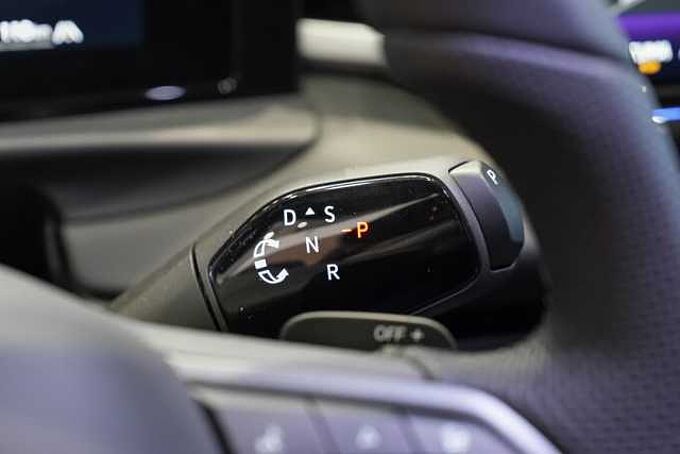 Volkswagen T-Roc 1.5 l eTSI DSG R-Line NAVI Technik-Paket 