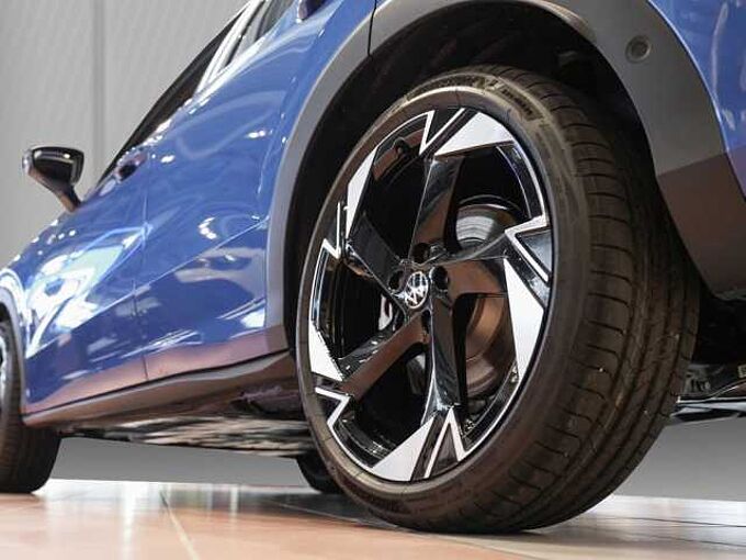 Volkswagen T-Roc 1.5 l eTSI DSG R-Line NAVI Technik-Paket 