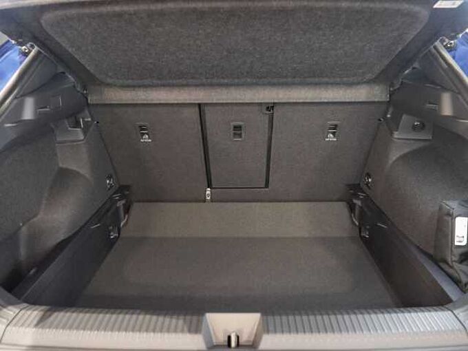Volkswagen T-Roc 1.5 l eTSI DSG R-Line NAVI Technik-Paket 