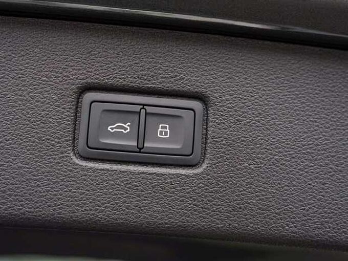 Audi Q7 60 TFSIe quattro S line 
