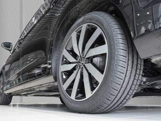 Volkswagen Touran 1,5 l TSI DSG Highline 7 SITZE AHK WR LED Tiguan