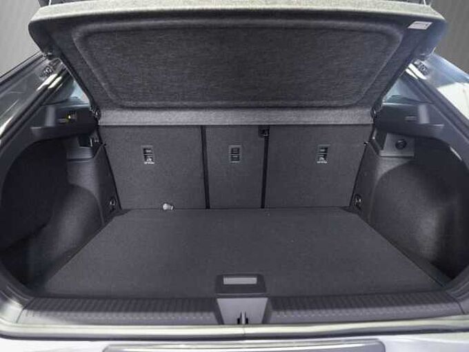Volkswagen T-Roc 1.5 l eTSI DSG R-Line VSA 