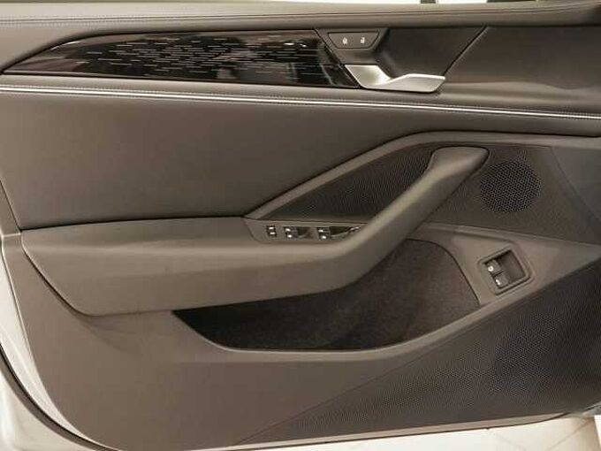 Volkswagen Passat 1,5 l eHybrid OPF DSG Elegance VAL 