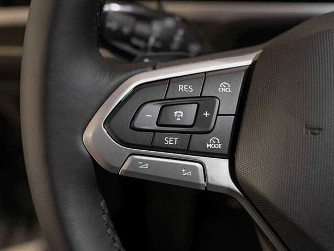 Volkswagen Passat 1,5 l eHybrid OPF DSG Elegance VAL 