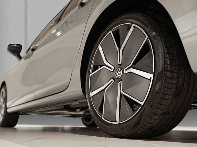 Volkswagen Passat 1,5 l eHybrid OPF DSG Elegance VAL 
