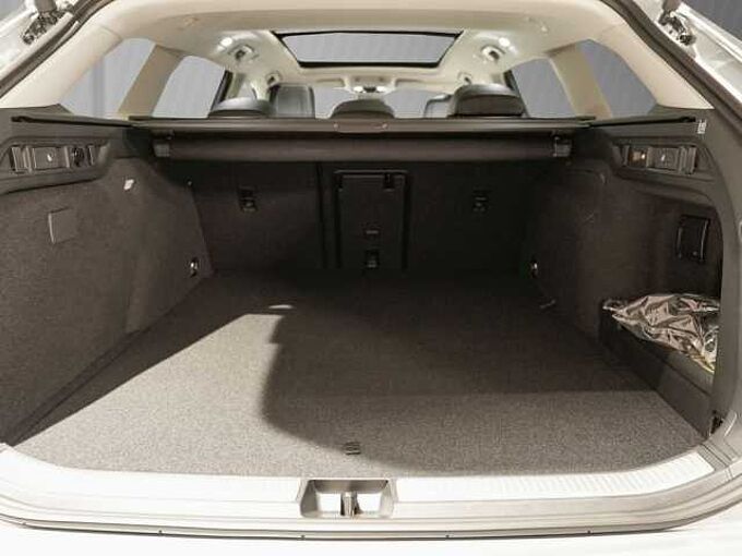 Volkswagen Passat 1,5 l eHybrid OPF DSG Elegance VAL 