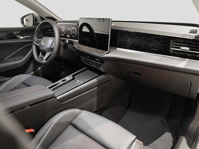 Volkswagen Passat 1,5 l eHybrid OPF DSG Elegance VAL 