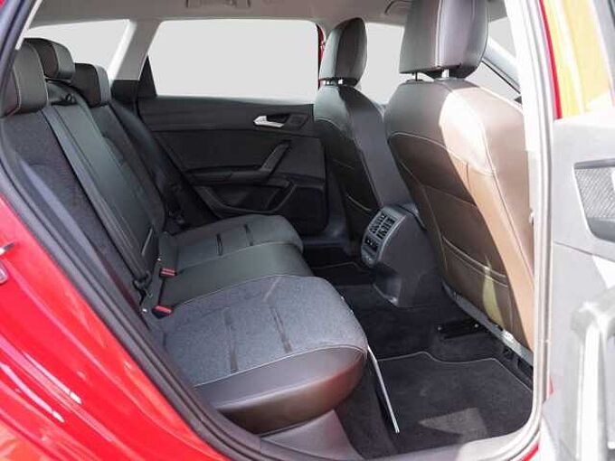 SEAT Leon SP 1.5 eTSI DSG Xcellence /LED/Navi/AHK 