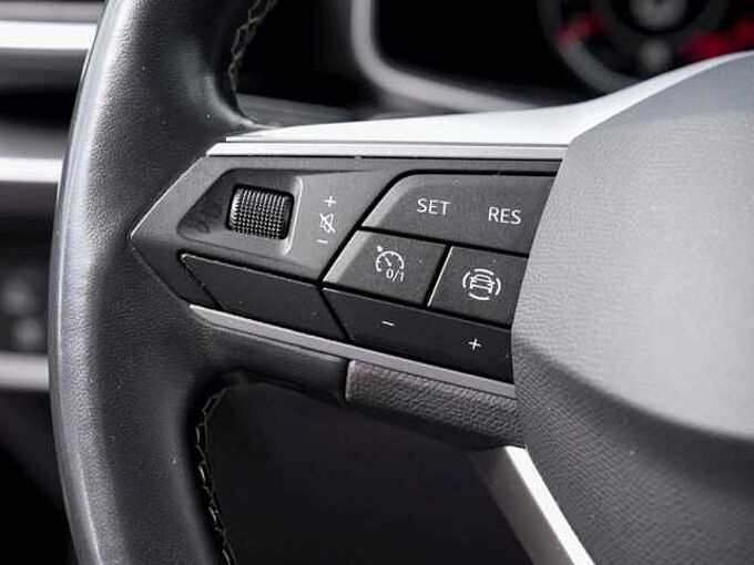 SEAT Leon 1.0 eTSI DSG Style /Navi+/LED/RFK/GRA 