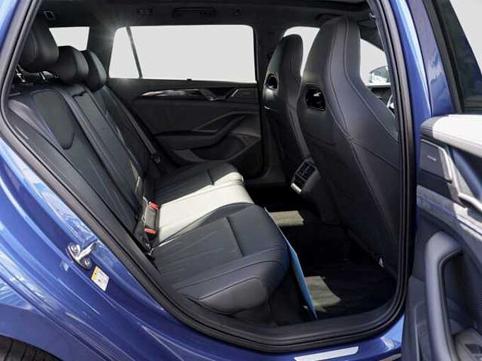 Volkswagen Passat Variant e-Hybrid DSG R-Line Signature 