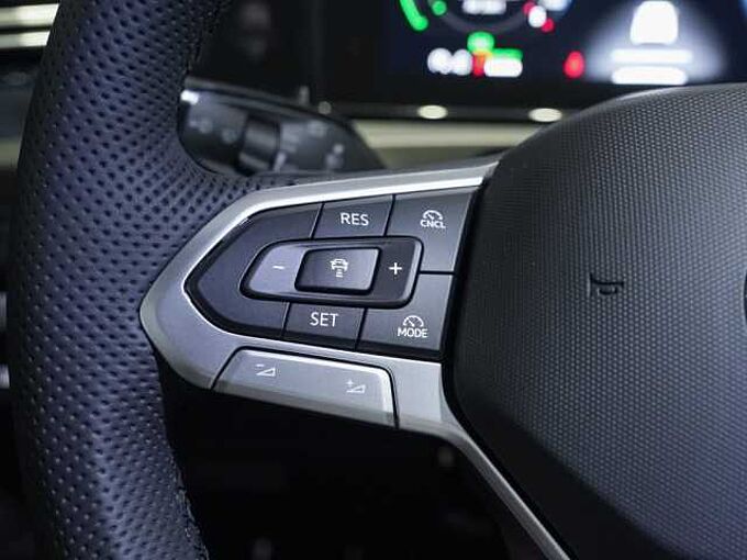 Volkswagen Tiguan 1,5 l eHybrid DSG R-Line AHK GSD NAVI WP 