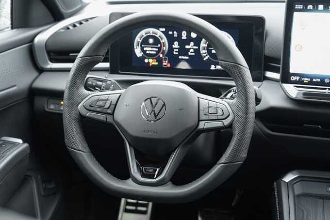 Volkswagen T-Roc 1.5 l eTSI DSG R-Line NAVI Technik-Paket 