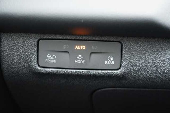 Volkswagen T-Roc 1.5 l eTSI DSG R-Line NAVI Technik-Paket 