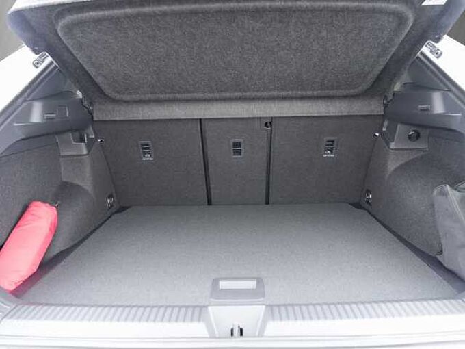 Volkswagen T-Roc 1.5 l eTSI DSG R-Line NAVI Technik-Paket 