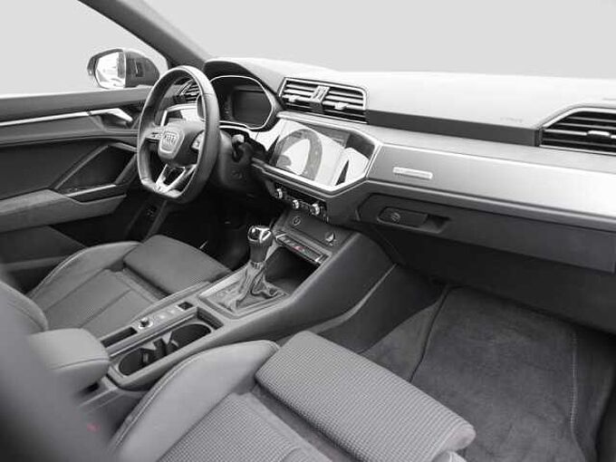 Audi Q3 45 TFSIe S tronic / Navi Plus / LED / RFK 