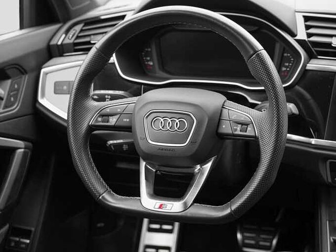 Audi Q3 45 TFSIe S tronic / Navi Plus / LED / RFK 