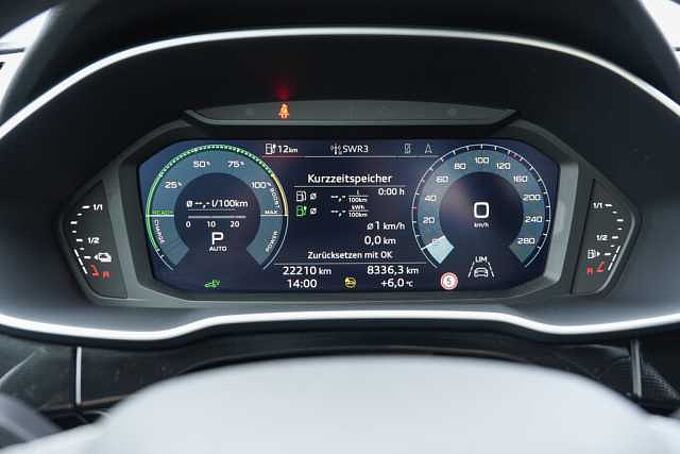 Audi Q3 45 TFSIe S tronic / Navi Plus / LED / RFK 