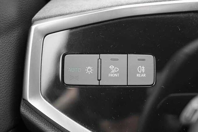 Audi Q3 45 TFSIe S tronic / Navi Plus / LED / RFK 
