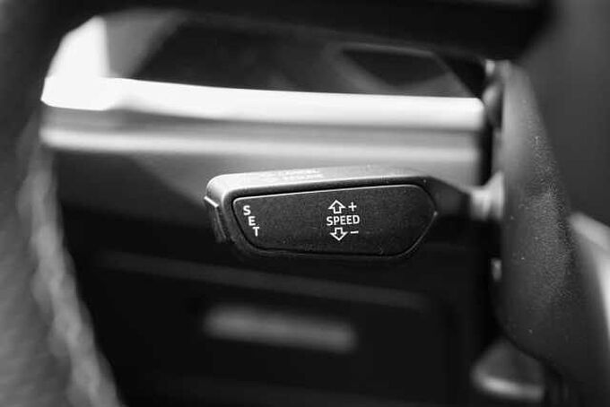 Audi Q3 45 TFSIe S tronic / Navi Plus / LED / RFK 
