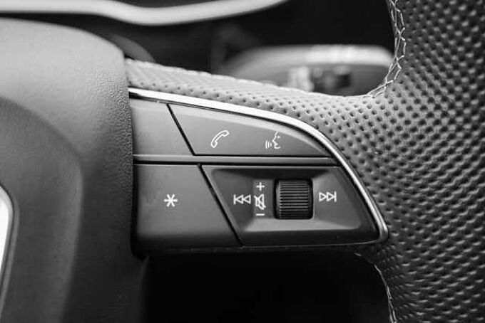 Audi Q3 45 TFSIe S tronic / Navi Plus / LED / RFK 