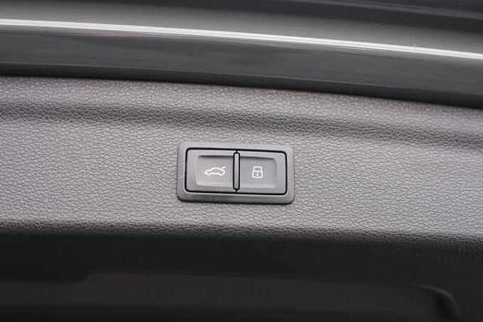 Audi Q3 45 TFSIe S tronic / Navi Plus / LED / RFK 