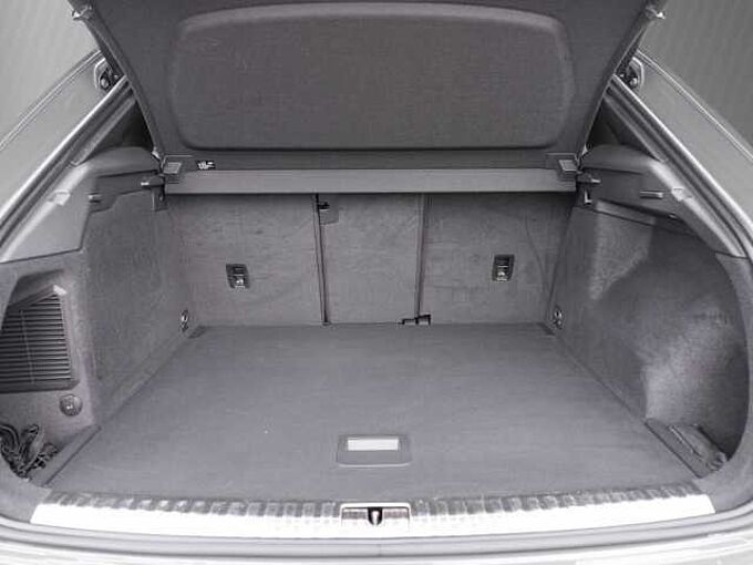 Audi Q3 45 TFSIe S tronic / Navi Plus / LED / RFK 