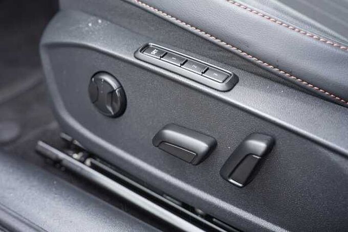 CUPRA Formentor TDI DSG 4Drive /Navi/LED/ACC/RFK/DAB+ 