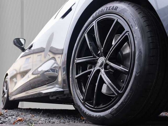Audi A5 Avant e-hybrid quattro S line 