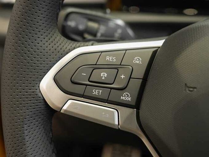 Volkswagen T-Roc 1.5 l eTSI OPF DSG R-Line VSA 