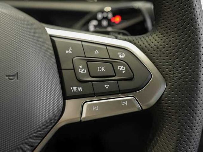 Volkswagen T-Roc 1.5 l eTSI OPF DSG R-Line VSA 