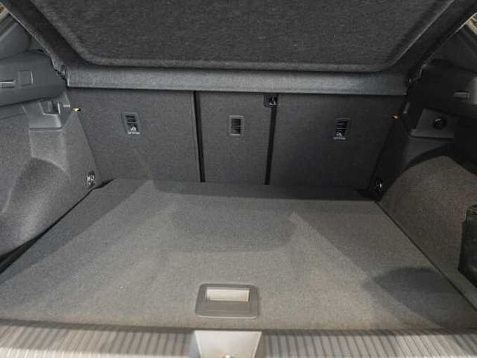 Volkswagen T-Roc 1.5 l eTSI OPF DSG R-Line VSA 