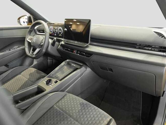 Volkswagen T-Roc 1.5 l eTSI OPF DSG R-Line VSA 