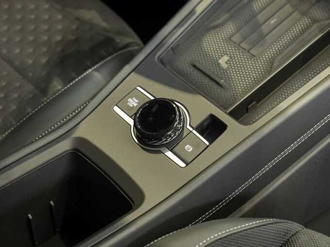 Volkswagen T-Roc 1.5 l eTSI OPF DSG R-Line VSA 