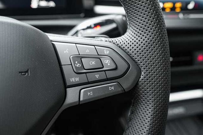 Volkswagen T-Roc 1.5 l eTSI OPF DSG R-Line VSA 