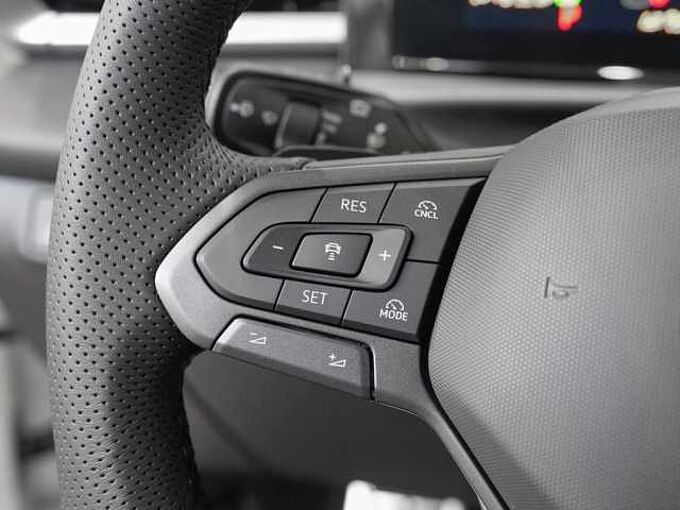 Volkswagen T-Roc 1.5 l eTSI OPF DSG R-Line VSA 