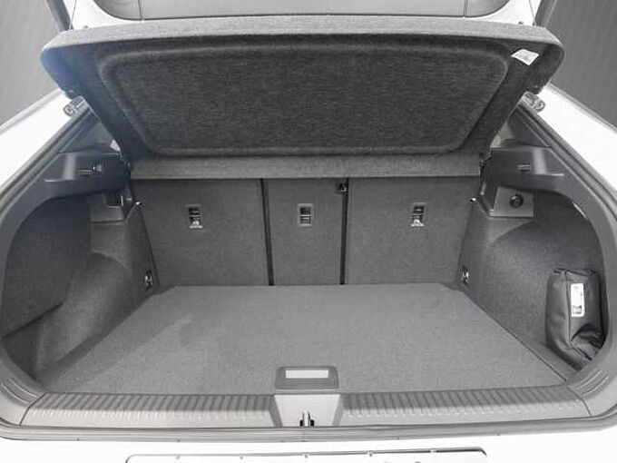 Volkswagen T-Roc 1.5 l eTSI OPF DSG R-Line VSA 