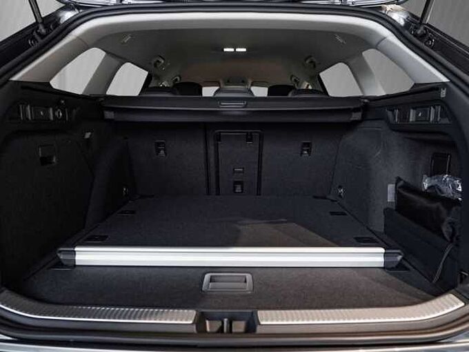 Volkswagen Passat 1,5 l eTSI OPF DSG Business VAL 
