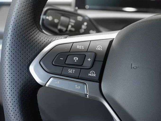 Volkswagen T-Roc 1.5 l eTSI OPF DSG R-Line VSA 