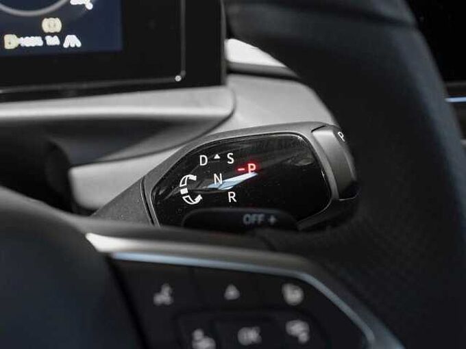 Volkswagen T-Roc 1.5 l eTSI OPF DSG R-Line VSA 