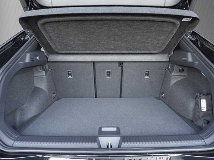 Volkswagen T-Roc 1.5 l eTSI OPF DSG R-Line VSA 